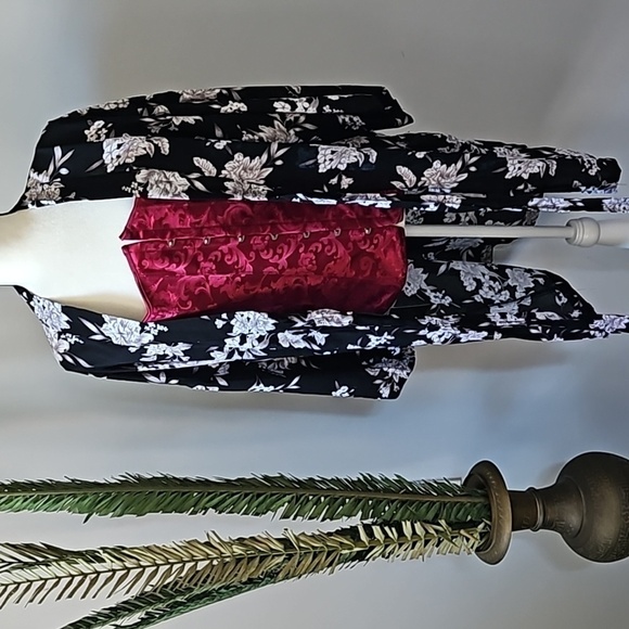 Spiritual Gangster Black Floral Print Front Tie Robe/Cover-Up - Picture 3 of 11